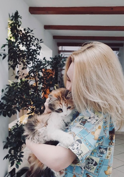 Laura- petsitter București or Pet nanny for dogs cats 