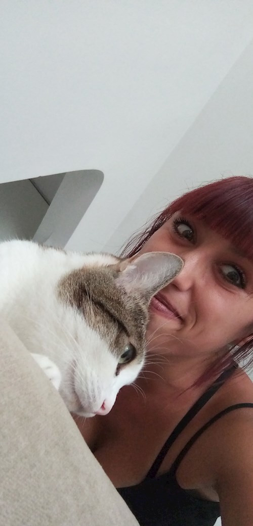 Alexandra- petsitter București sau Bonă pentru animale pentru câini pisici