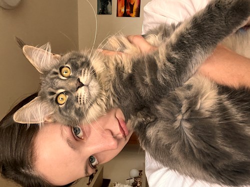 Mădălina- petsitter București sau Bonă pentru animale pentru câini pisici