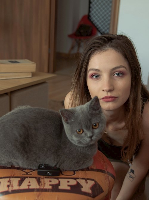 Mădălina- petsitter București sau Bonă pentru animale pentru câini pisici