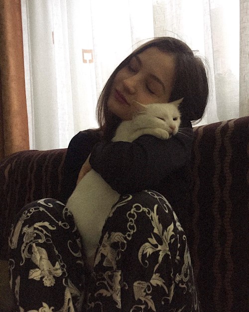 Mădălina- petsitter București sau Bonă pentru animale pentru câini pisici