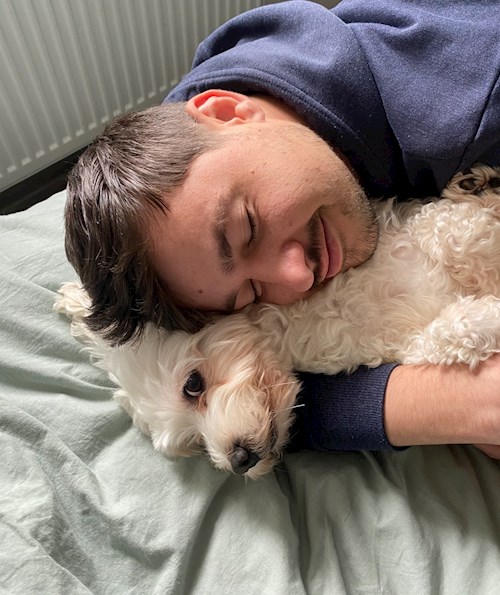 Emina- petsitter Brașov sau Bonă pentru animale pentru câini pisici