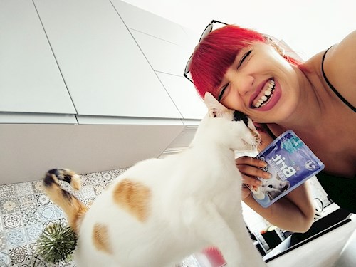 Alexandra- petsitter București sau Bonă pentru animale pentru câini pisici