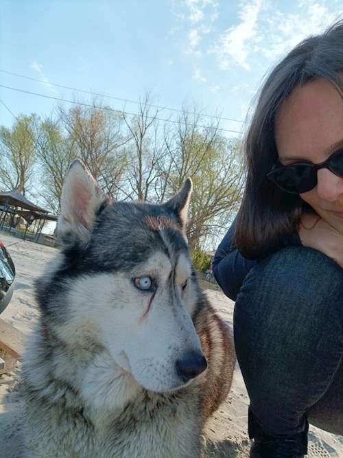 Larisa- petsitter București sau Bonă pentru animale pentru câini pisici