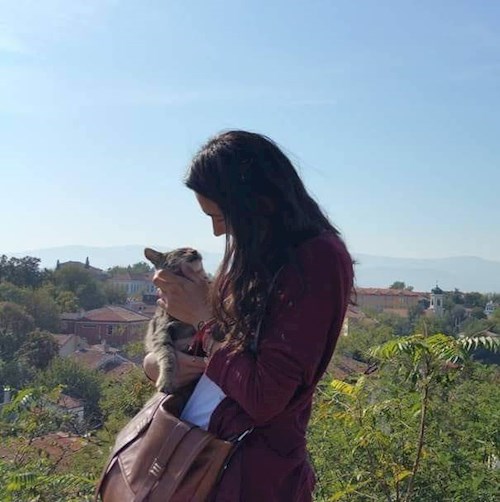 Iolanda- petsitter București or Pet nanny for dogs cats