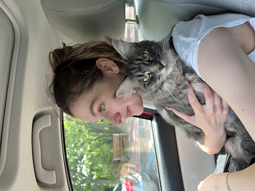 Mădălina- petsitter București sau Bonă pentru animale pentru câini pisici