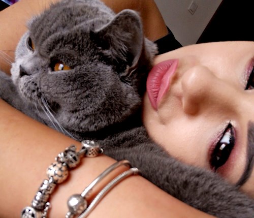 Luciana- petsitter Valea Adâncă or Pet nanny for dogs cats