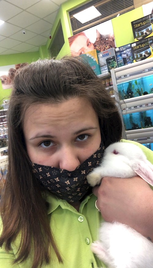 Nicola- petsitter București sau Bonă pentru animale pentru câini pisici