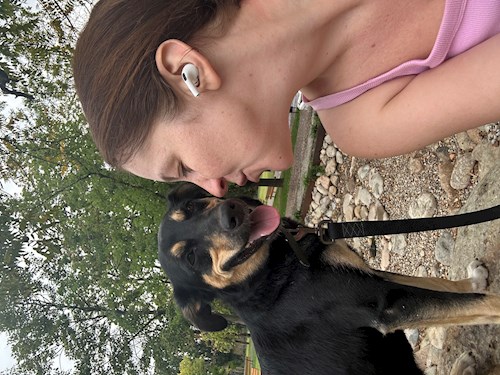 Iasmina- petsitter Oradea sau Bonă pentru animale pentru câini pisici