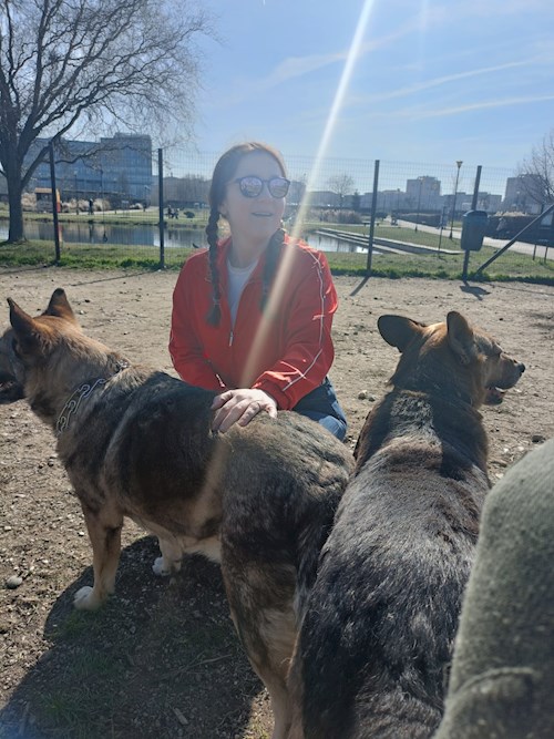 Iasmina- petsitter Oradea sau Bonă pentru animale pentru câini pisici 