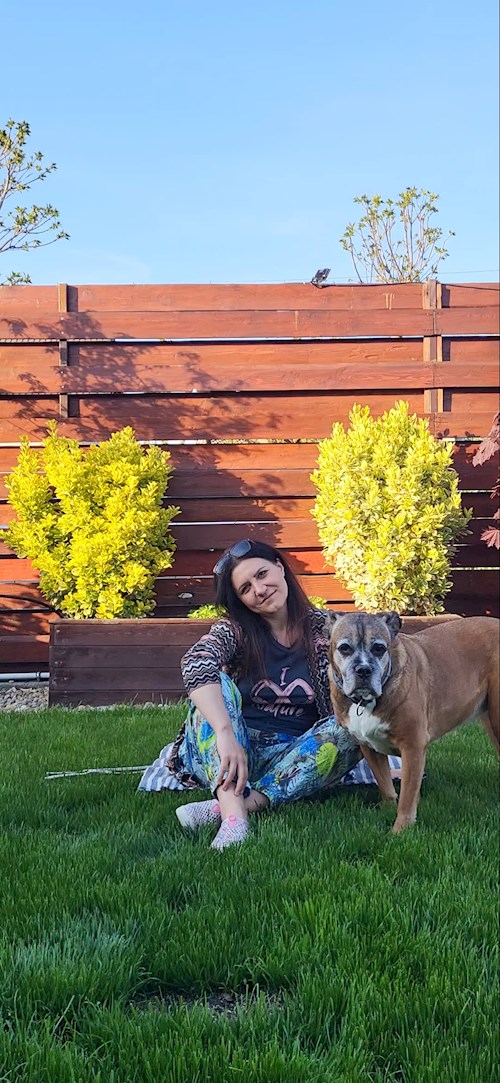 Elena- petsitter București or Pet nanny for dogs cats 