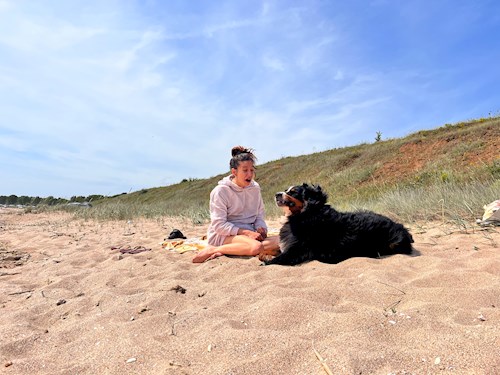 Carina- petsitter București or Pet nanny for dogs cats 