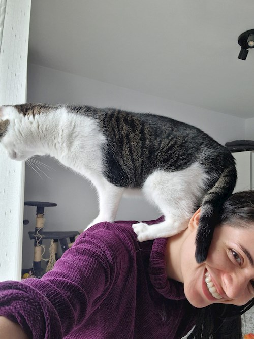 Mariana- petsitter București sau Bonă pentru animale pentru câini pisici 