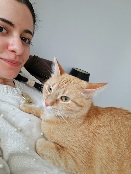Mariana- petsitter București sau Bonă pentru animale pentru câini pisici 