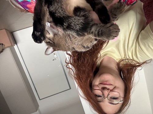 Lorena- petsitter Bragadiru vagy Állat szitter a kutyák cicák 