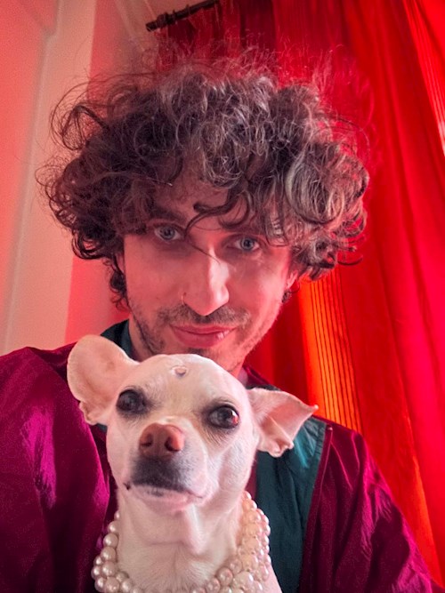 Liviu- petsitter Cluj-Napoca sau Bonă pentru animale pentru câini pisici 
