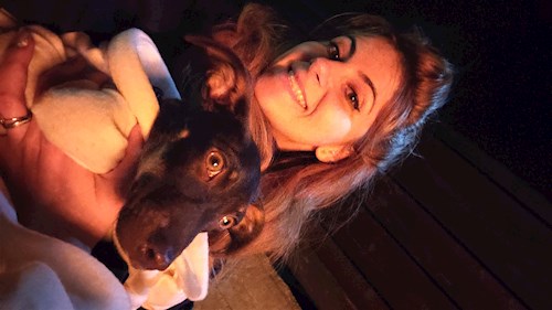 Iustina- petsitter Dezmir sau Bonă pentru animale pentru câini pisici 