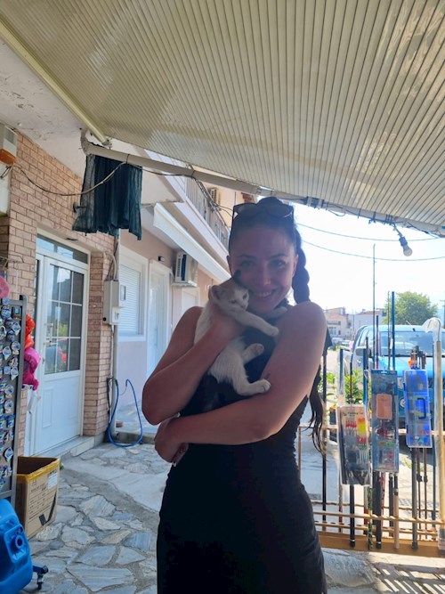 Camelia- petsitter Chiajna or Pet nanny for dogs cats 