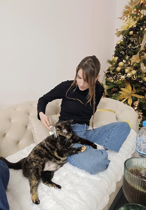 Lucia-Gabriela- petsitter București vagy Állat szitter a kutyák cicák 
