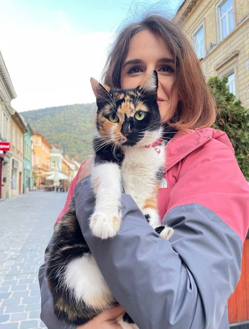 Nicole- petsitter Iași sau Bonă pentru animale pentru câini pisici 
