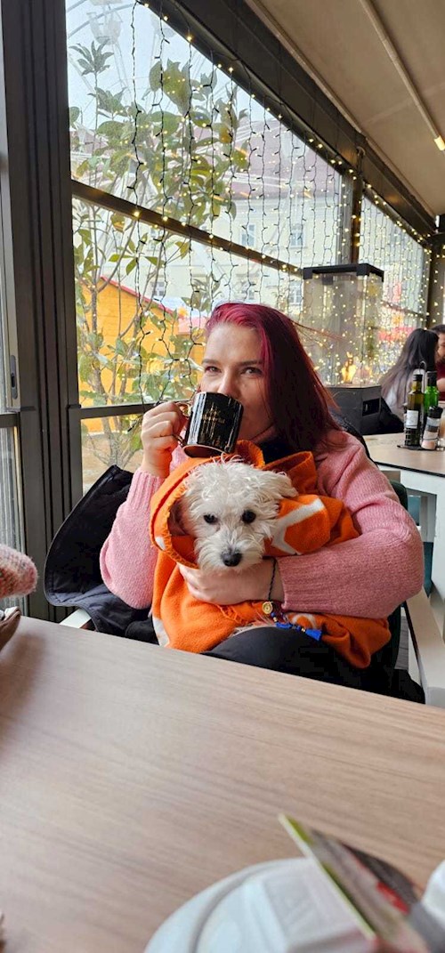 Cristina- petsitter București sau Bonă pentru animale pentru câini pisici 