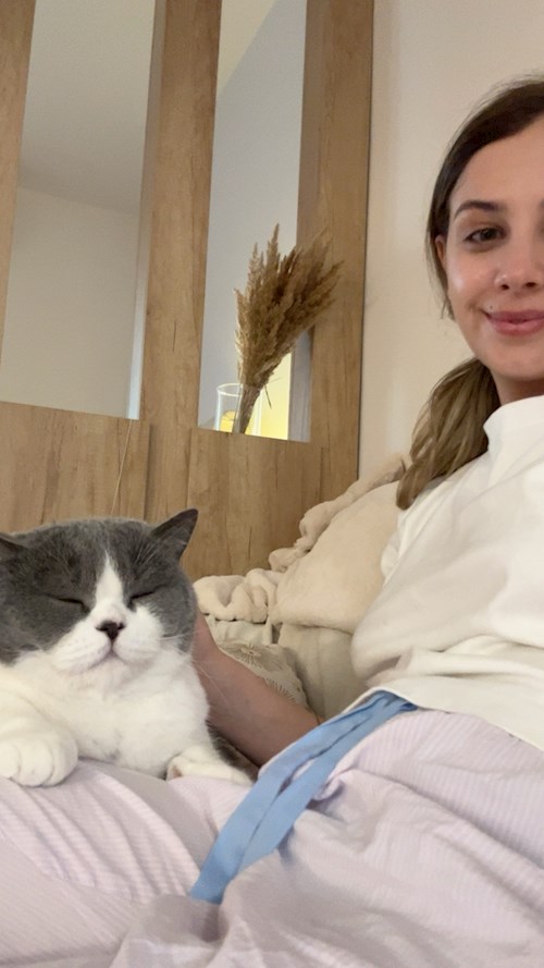 Bianca- petsitter Livezeni sau Bonă pentru animale pentru câini pisici 