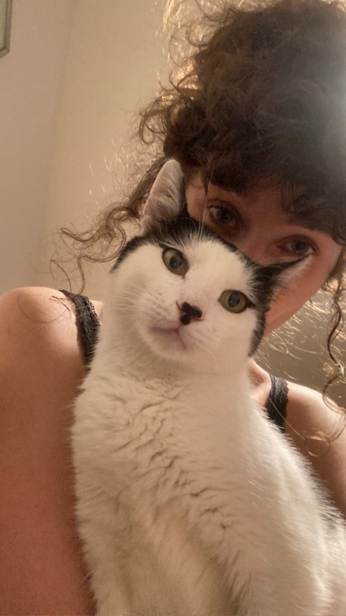 Maria-Sorana- petsitter București sau Bonă pentru animale pentru câini pisici 