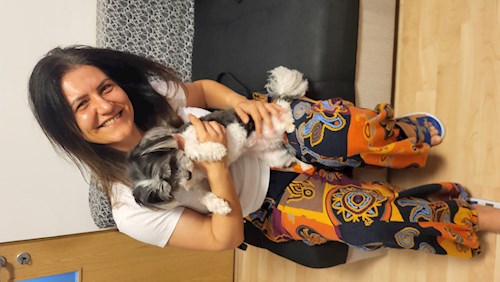 Elena- petsitter București sau Bonă pentru animale pentru câini pisici 