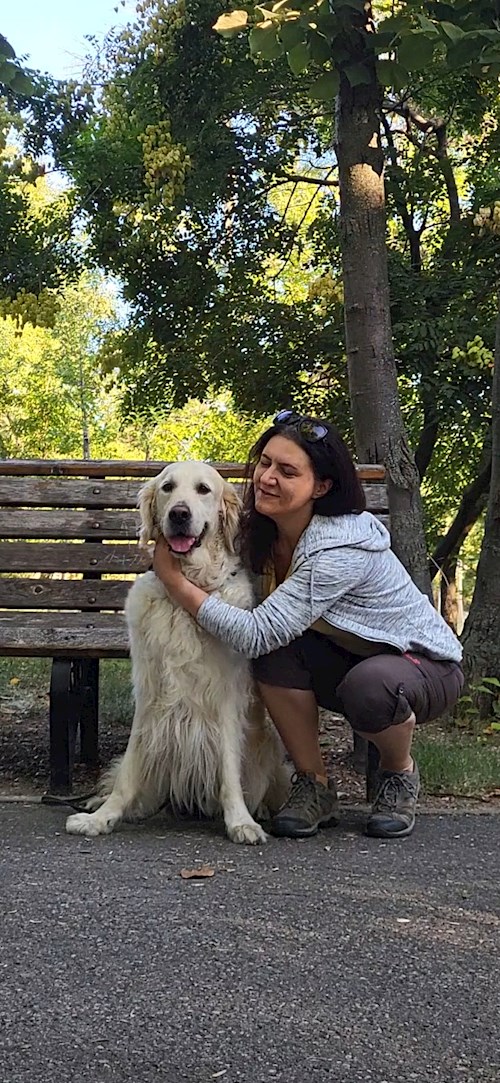 Elena- petsitter București sau Bonă pentru animale pentru câini pisici 