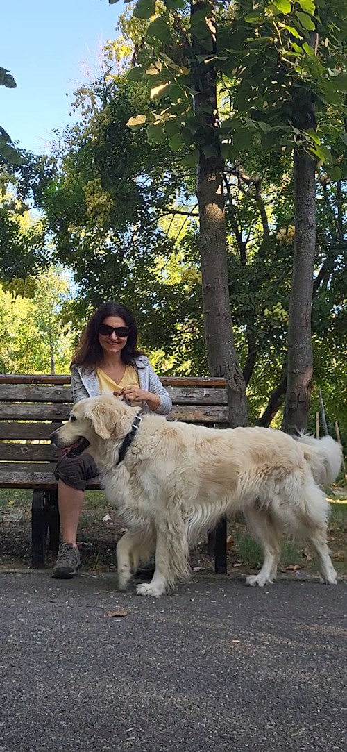 Elena- petsitter București sau Bonă pentru animale pentru câini pisici 