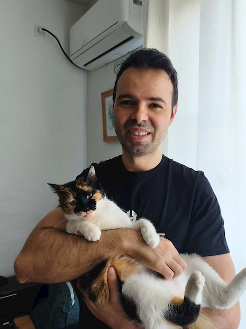 Antonio- petsitter București or Pet nanny for dogs cats 