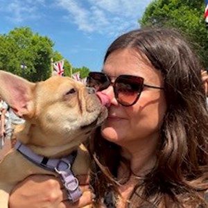 petsitter București sau Bonă pentru animale pentru Câini Pisici
