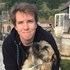 Alex + stapan de animal de companie care a apelat la un pet sitter in loc de pensiune canina sau pet hotel