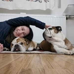 petsitter București sau Bonă pentru animale pentru Câini Pisici