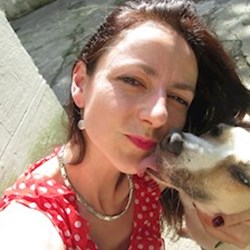 Corina - pet sitter cicák kutyák Bucureşti
