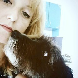 Melinda - pet sitter cats dogs Florești