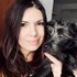 Violeta + stapan de animal de companie care a apelat la un pet sitter in loc de pensiune canina sau pet hotel